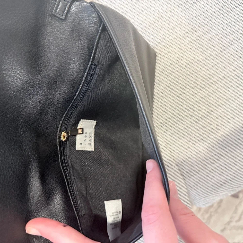 Black Faux Leather Envelope Crossbody w/ Gold Chain
